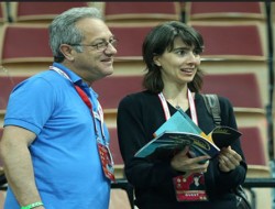 حضور "ولاسکو" و همسرش در سالن بازی والیبال ایران و آلمان + عکس