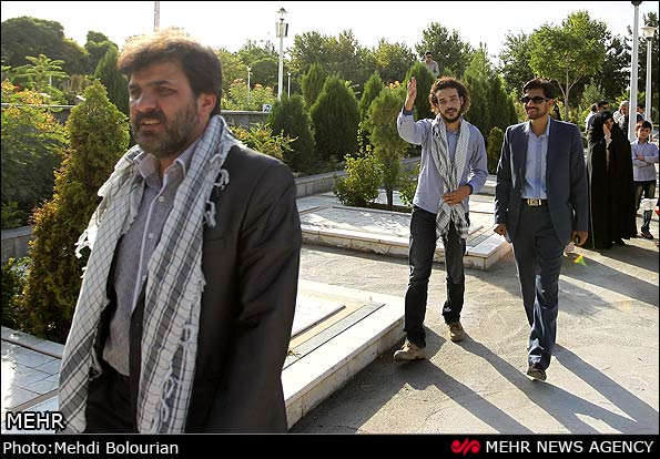 حضور عوامل فیلم سینمایی شورشیرین بر مزار شهید کاوه *گزارش تصویری*