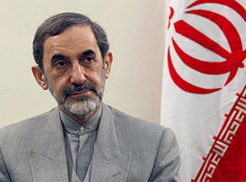 نخست‌وزیری که پا برهنه به دیدار رهبری شتافت