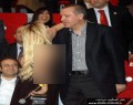 رهبر جهان اسلام در حال معاشقه با خواننده زن معروف !!!+تصاویر