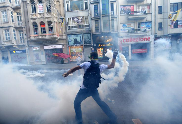 ترکیه و سوختن در آتش خود افروخته/ویدئو