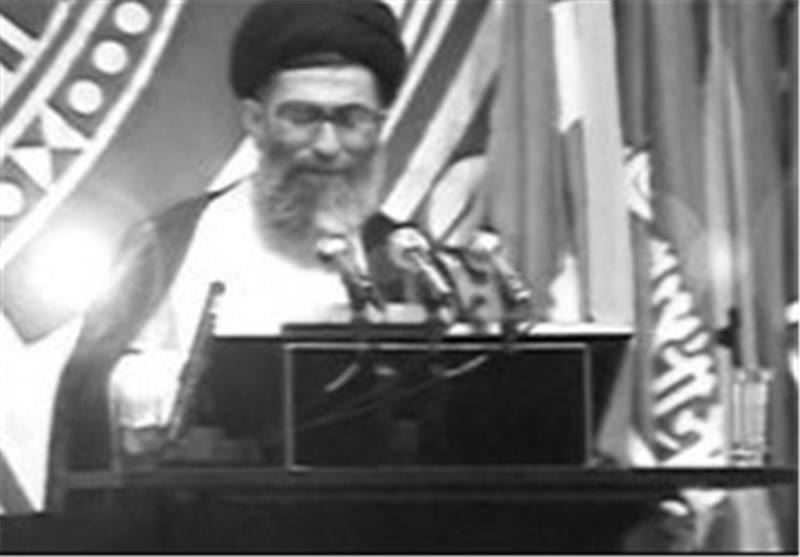 آیت‌الله خامنه‌ای: قدرت‌ها و دولت‌های بزرگ باید دنیا را به مردم بسپارند، آنها که قیم جهان نیستند!