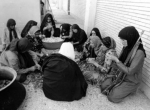 زنان مشغول آماده کردن مواد غذایی و مواد موردنیاز رزمندگان. از قند و آجیل تا کنسرو و مربا