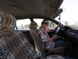 شیوه‌ی عجیب آموزش رانندگی به زنان در کابل + تصاویر