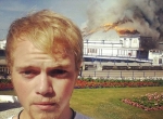 سلفی یک جوان انگلیسی از آتش‌سوزی بزرگ در بندر «ایست‌بورن»
