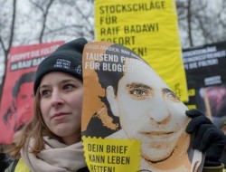 معترضان در آلمان خواستار آزادی وبلاگ نویس عربستانی شدند