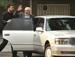 چه کسانی از عینک و کت ظریف انتقاد کردند؟!