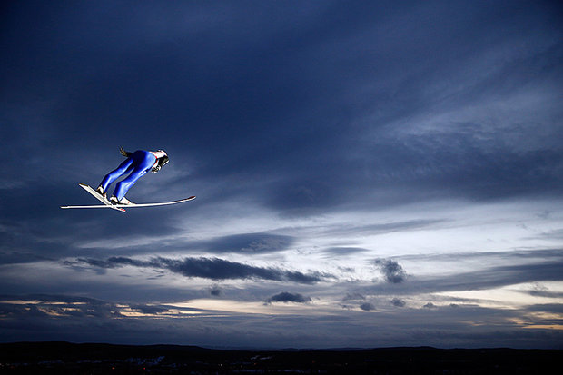 پرش ورزشکاری در مسابقات قهرمانی اسکی جهانی که در سوئد برگزار شده است.
