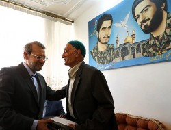 حضور رئیس مجلس در منزل "شهیدان آذرنگ"