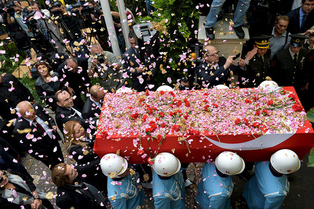 مراسم تشییع جنازه سلیمان دمیرل رئیس جمهور سابق ترکیه در «آنکارا» (Reuters)