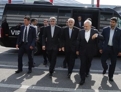 چهارمین روز مذاکرات هسته‌ای/ورود همسر ظریف به محل مذاکرات/احتمال تمدید مذاکرات