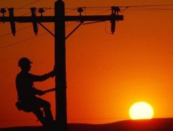 کسب رتبه برتر شرکت توزیع  نیروی برق استان کرمانشاه در بین کلیه  شرکت های توزیع  برق سراسر کشور