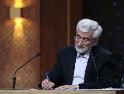 دکتر جلیلی: آقای پزشکیان، کشور را عقب می‌اندازد/ ۱۸ سال طول کشید من از کارشناسی به اینجا برسم، بنده یک دفعه در یک جا قرار نگرفتم